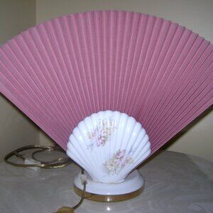 Vintage Hollywood Regency Glam Pink Accordion Fan Shell Table 15” MCM Lamp Gold